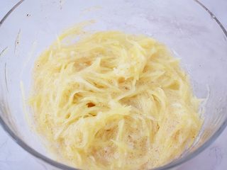 9、鸟巢土豆,搅拌均匀
