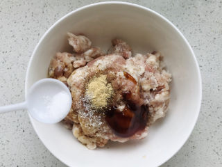 8、茄子焖面,加一丢丢盐；