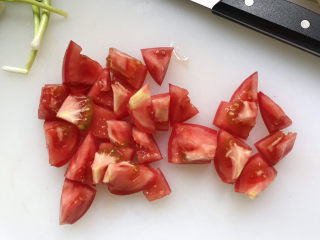 12、茄子焖面,西红柿切块；