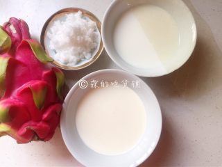 1、火龙果鲜奶小方,食材。