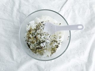 6、春意盎然之西兰花海苔饭团,简单翻拌均匀