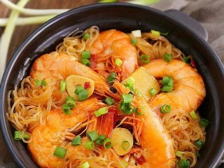 10、鲜虾粉丝煲,装盘，可以开吃啦。