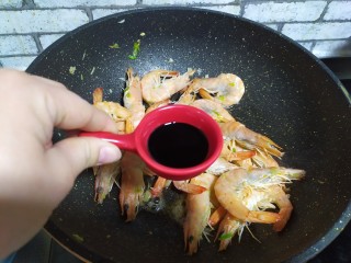 8、油焖大虾,生抽