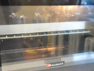 12、鲜虾沙拉盅,烤箱预热,上下火210度,烘烤15-17分钟。