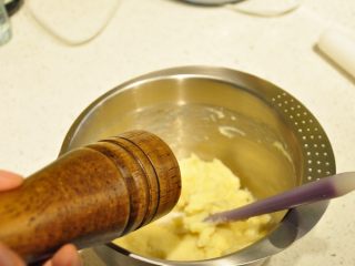 25、鲜虾沙拉盅,黑胡椒粉