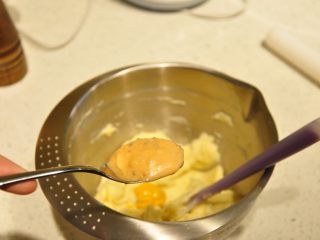 27、鲜虾沙拉盅,千岛酱进行调味。