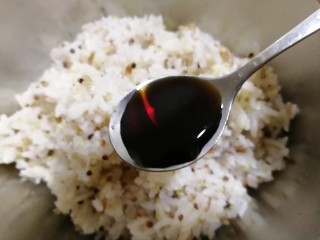 8、杂粮饭团,一小勺香醋。