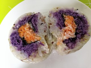 17、杂粮饭团,切开就是图中这样很漂亮。