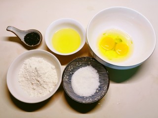 1、芝麻薄脆饼干,准备好食材
