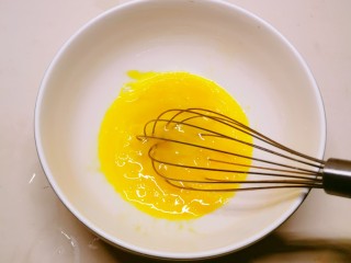 4、芝麻薄脆饼干,搅拌均匀