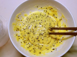 8、芝麻薄脆饼干,拌匀