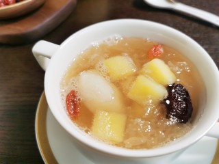 15、苹果银耳红枣汤,喜欢的试试吧！