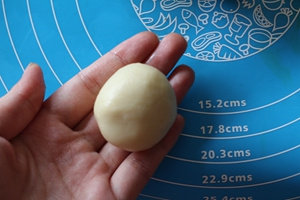 10、蛋黄酥,收口