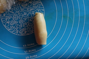 12、蛋黄酥,卷起松弛30分钟