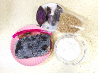 1、紫薯芝麻饼,准备好食材