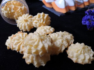 16、香烤土豆塔,趁热吃,外酥里软,非常的美味喔!