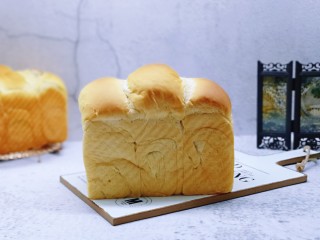 22、中种豆沙吐司面包,戴上隔热手套取出模具，出炉啦！完美～脱模！