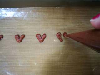 8、织女也疯狂 — 【爱心蛋糕卷】,开始画爱心。