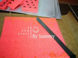 13、织女也疯狂 — 【爱心蛋糕卷】,将戚风切成22*22cm的正方形。