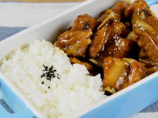 6、柚香排骨,这道甜蜜柚子香味的排骨你试过吗,柚子酱的加入不仅解腻,而且更好地汲取了排骨本身的肉香,真的好好吃哦~