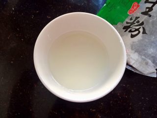 14、家常肉末豆腐,1勺淀粉兑半碗水