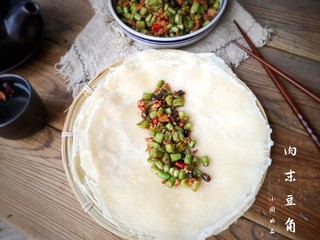 15、肉末豆角,特别下饭的肉末豆角，卷在饼里，夹馒头，拌饭拌面，下酒都是极好的！