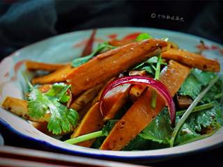 13、凉拌鸡蛋干(自制鸡蛋干),简单又易做的菜品,这个鸡蛋干干就很美味啦