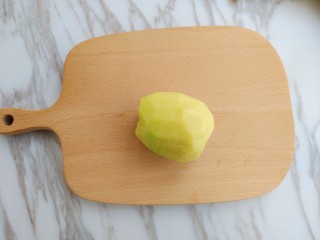 2、奇异果香蕉思慕雪,奇异果去皮