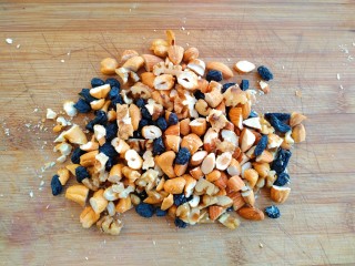 10、奇异果香蕉思慕雪,坚果切碎