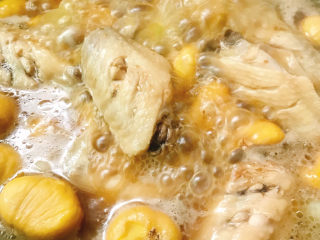 14、板栗烧鸡翅,汤汁差不多收干即可关火