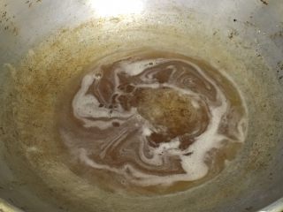 16、蔓越梅沙琪玛,移至煤气灶小火加热。