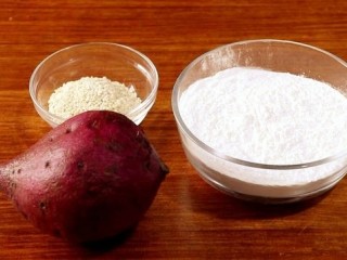 1、紫薯糯米丸子,准备好需要的食材。