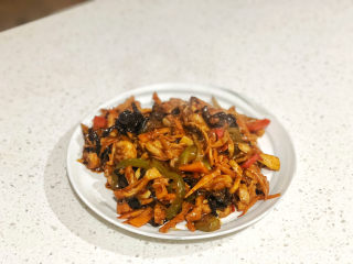 10、鱼香肉丝,一盘鱼香肉丝就做好啦。搭配上米饭，简直完美！