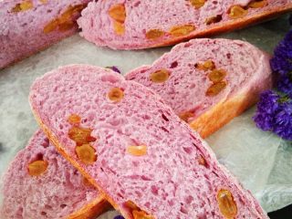 19、紫薯软欧包,外皮柔软不失韧性。