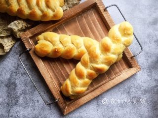 13、一发的淡奶油辫子面包,完成