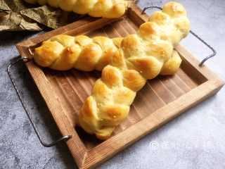 14、一发的淡奶油辫子面包,完成