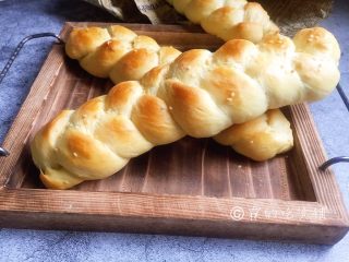 15、一发的淡奶油辫子面包,完成