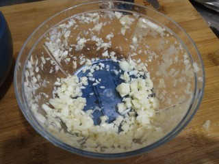 11、芹菜两吃(清炒芹菜vs凉拌芹菜叶),大蒜切末