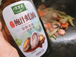 9、胡萝卜炒腊肉,因为腊肉有咸味了，所以调味上仅用少许蚝油，来带给蔬菜鲜美