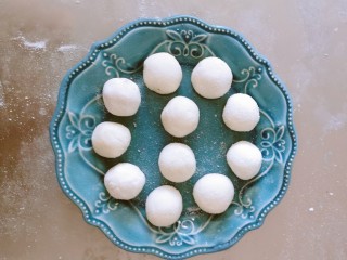 9、油炸汤圆,做好备用