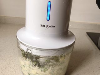 4、蒜香馒头片,开启2档绞碎