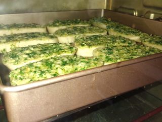 9、蒜香馒头片,满满的蒜蓉酱