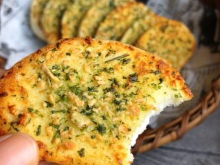 12、蒜香馒头片,爆好吃????