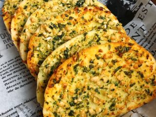 14、蒜香馒头片,真的很赞