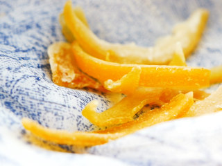 9、清新健脾柠檬条,烘好的柠檬条，取出冷却后会变硬些，表面还会出现干燥的糖霜。