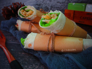 13、酸辣土豆丝卷饼,卷上土豆丝，或者其他任何配菜都爆好吃。