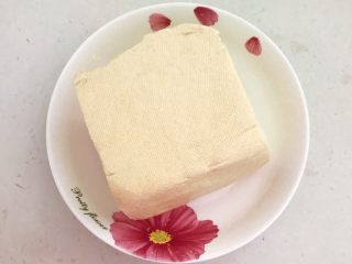 1、香煎肉末豆腐饼,北豆腐300克