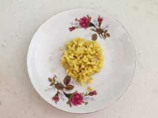 3、香煎肉末豆腐饼,鲜姜切成末