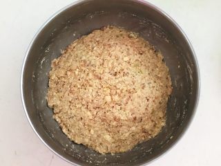 17、香煎肉末豆腐饼,充分调匀