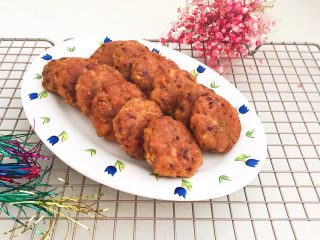 24、香煎肉末豆腐饼,肉末豆腐饼出锅了